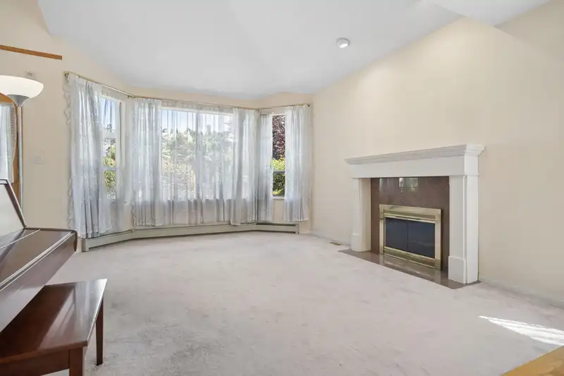 2986 W 37TH AVENUE - photo 3 of 36