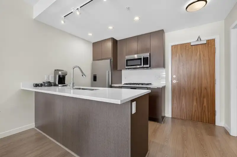 903 8699 HAZELBRIDGE WAY - photo 3 of 20