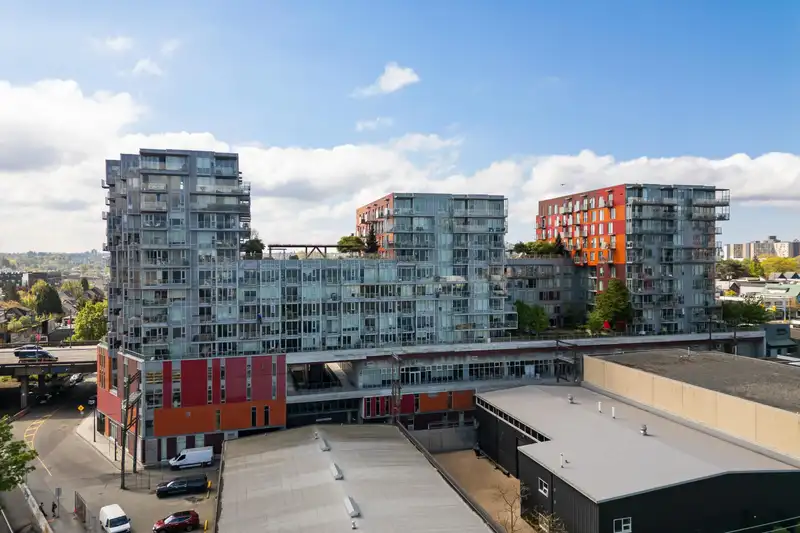 909 955 E HASTINGS STREET - photo 1 of 39