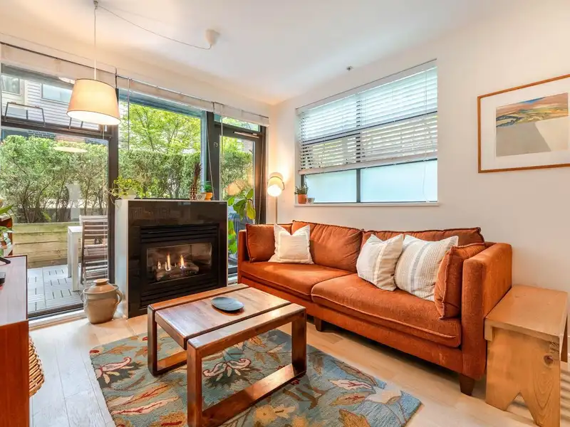 3677 COMMERCIAL STREET - photo 1 of 21