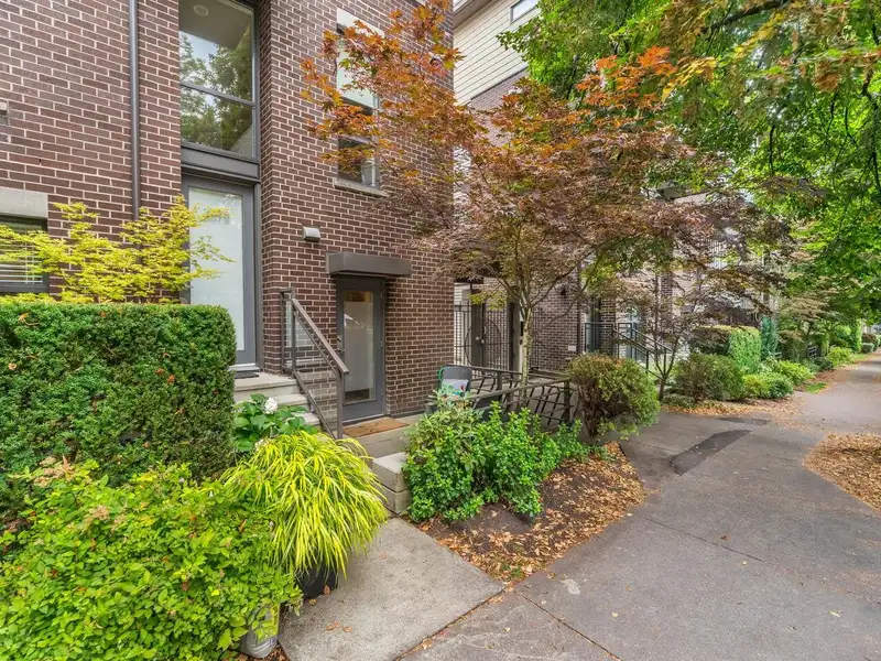 3677 COMMERCIAL STREET - photo 2 of 21