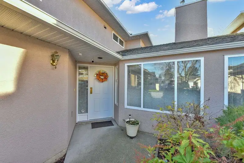 150 15501 89A AVENUE - photo 3 of 40