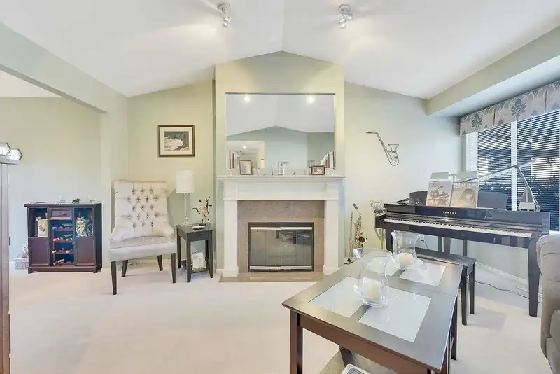 150 15501 89A AVENUE - photo 4 of 40