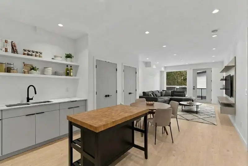 41717 GOVERNMENT ROAD - photo 3 of 40