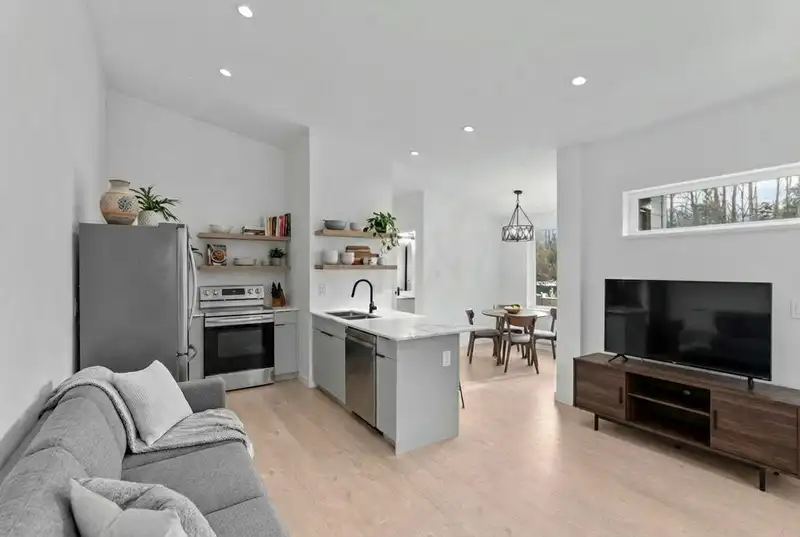 41717 GOVERNMENT ROAD - photo 4 of 40