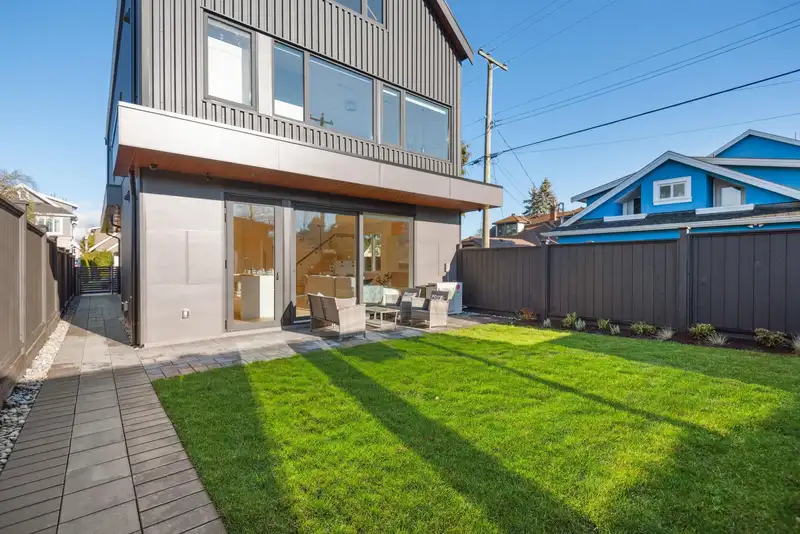 2 3620 W 20TH AVENUE - photo 2 of 35
