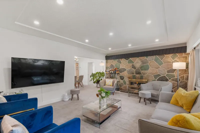 869 CLEMENTS AVENUE - photo 4 of 21