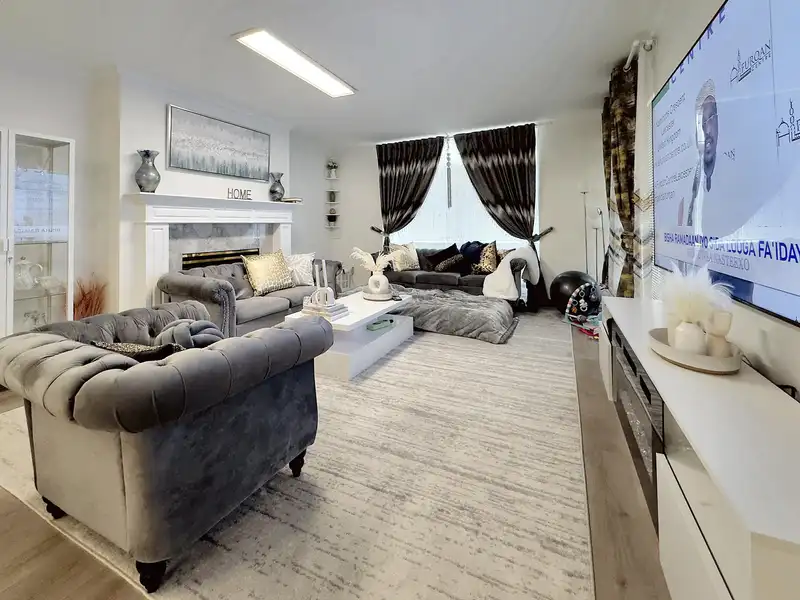 312 9765 140 STREET - photo 2 of 19