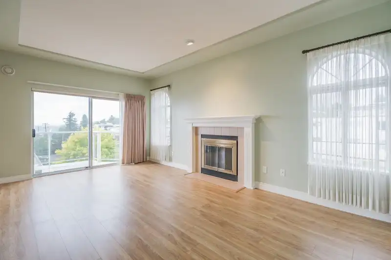 301 15130 PROSPECT AVENUE - photo 4 of 26