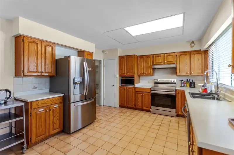 6926 TISDALL STREET - photo 4 of 19