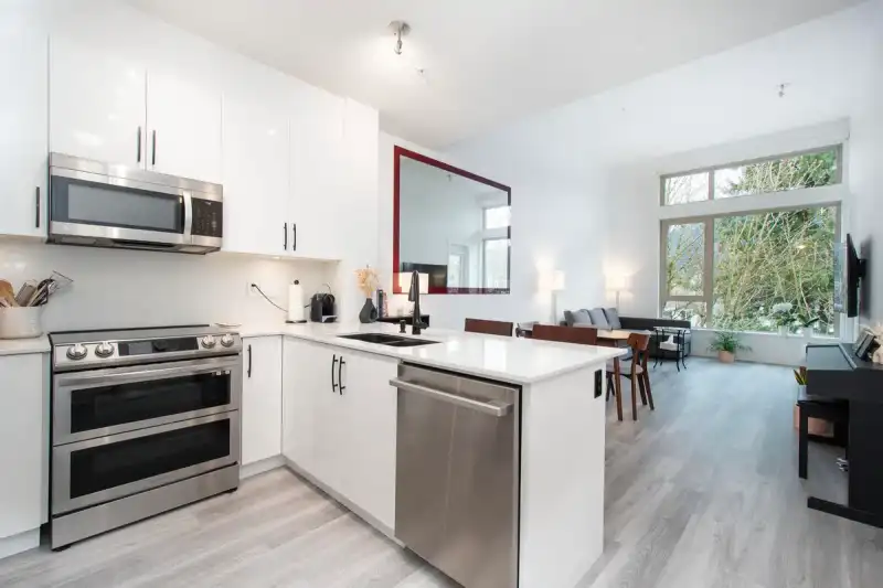 515 119 W 22ND STREET - photo 1 of 33