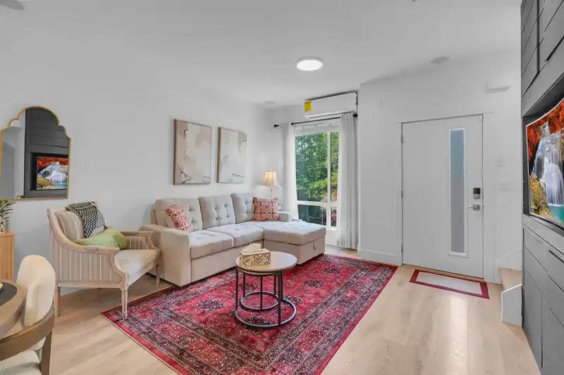42 16433 19 AVENUE - photo 2 of 33