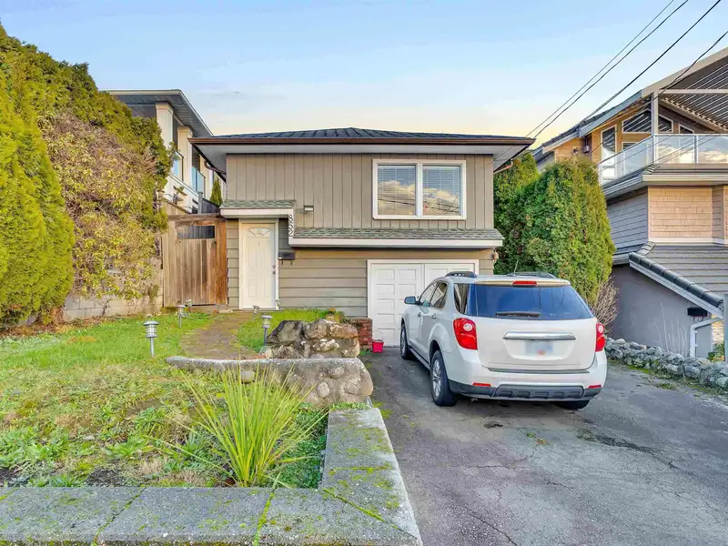 852 STEVENS STREET - photo 2 of 31