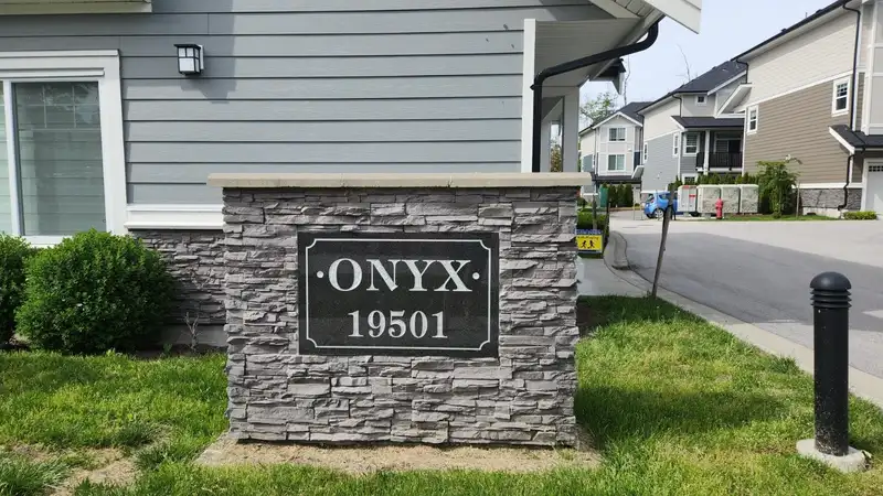 78 19501 74 AVENUE - photo 1 of 36
