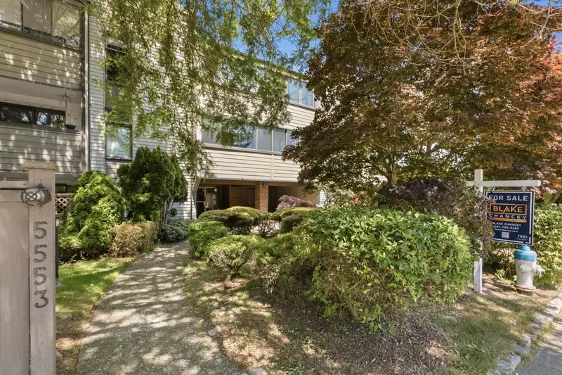 202 5553 16 AVENUE - photo 3 of 28