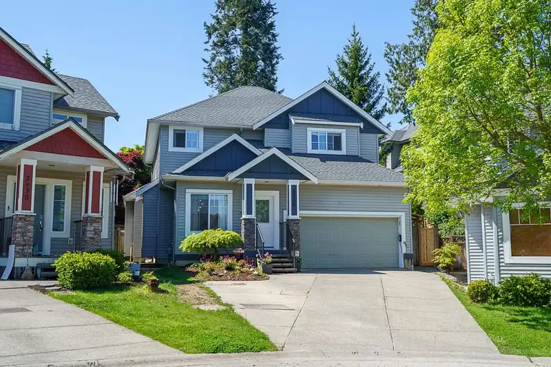 5939 165A STREET - photo 1 of 39