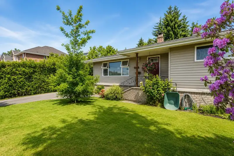 923 QUADLING AVENUE - photo 2 of 17