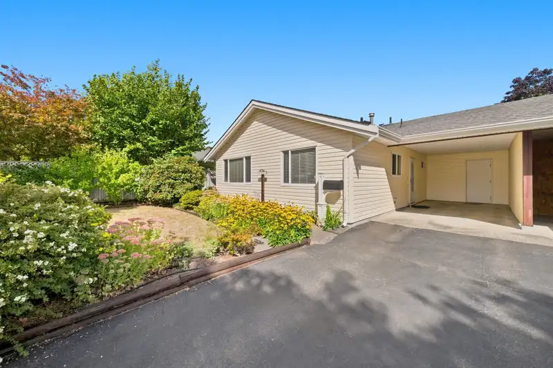 17213 59A AVENUE - photo 2 of 40