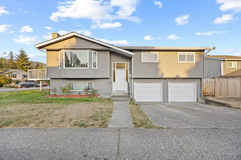 1317 HORNBY STREET - photo 1 of 30