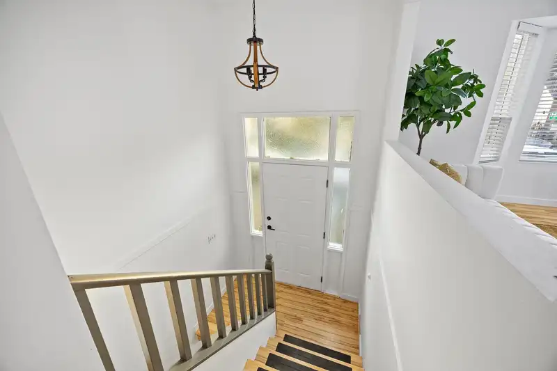 1317 HORNBY STREET - photo 4 of 30
