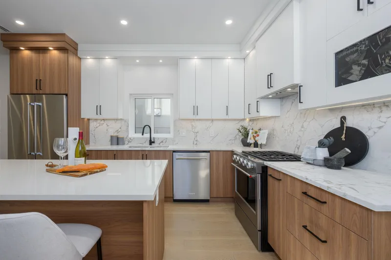 4 6176 ELGIN AVENUE - photo 3 of 19