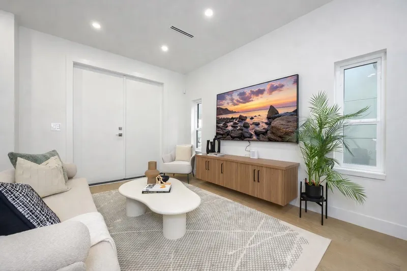 4 6176 ELGIN AVENUE - photo 4 of 19