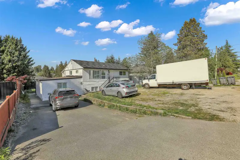 12841 98 AVENUE - photo 1 of 30