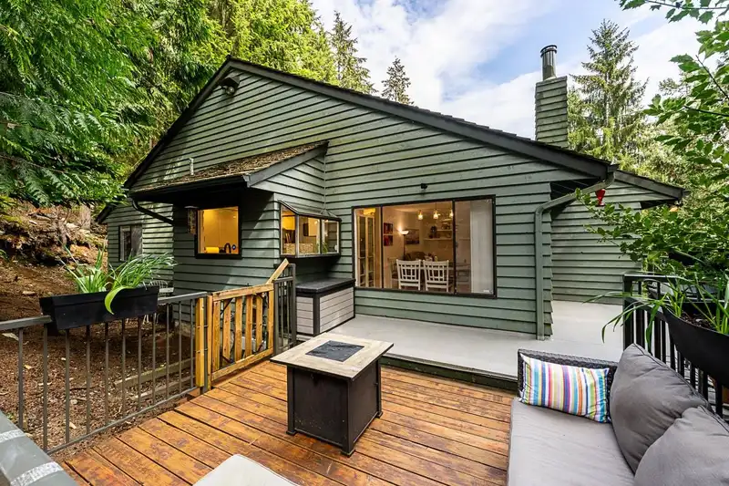 3398 WILLIAM AVENUE - photo 1 of 32
