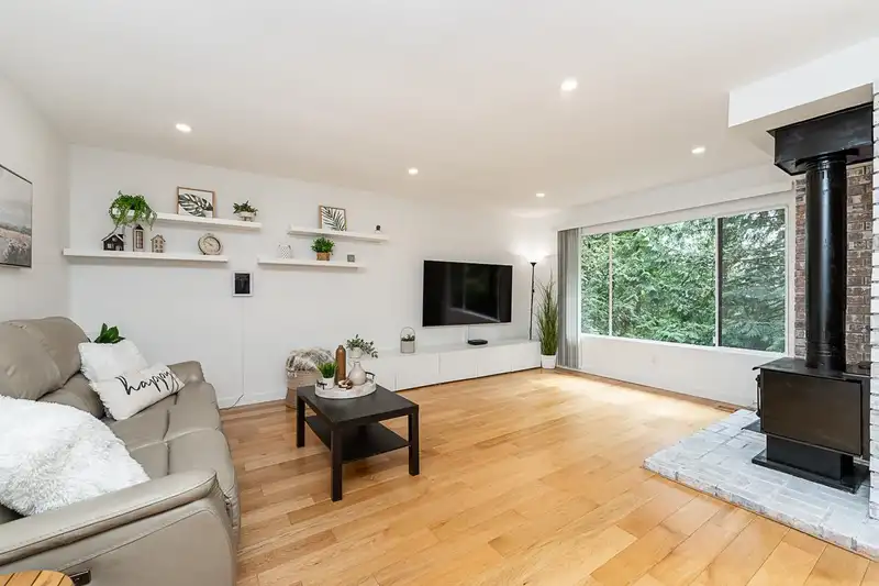 3398 WILLIAM AVENUE - photo 3 of 32