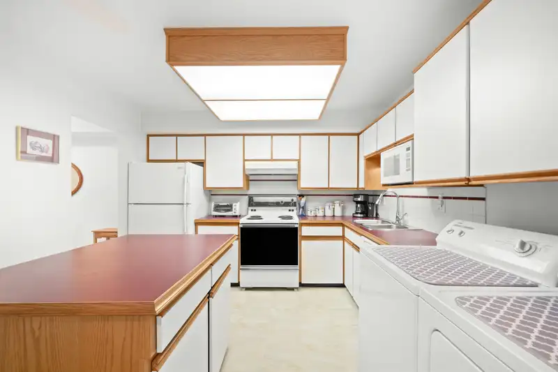 203 11901 89A AVENUE - photo 2 of 14