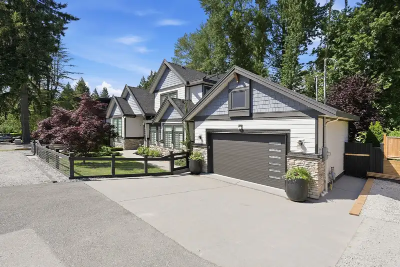 9098 NORUM ROAD - photo 1 of 40