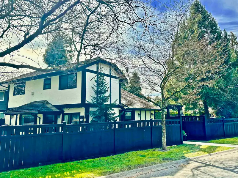 1756 148A STREET - photo 2 of 26