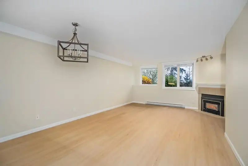 110 6707 SOUTHPOINT DRIVE - photo 2 of 38