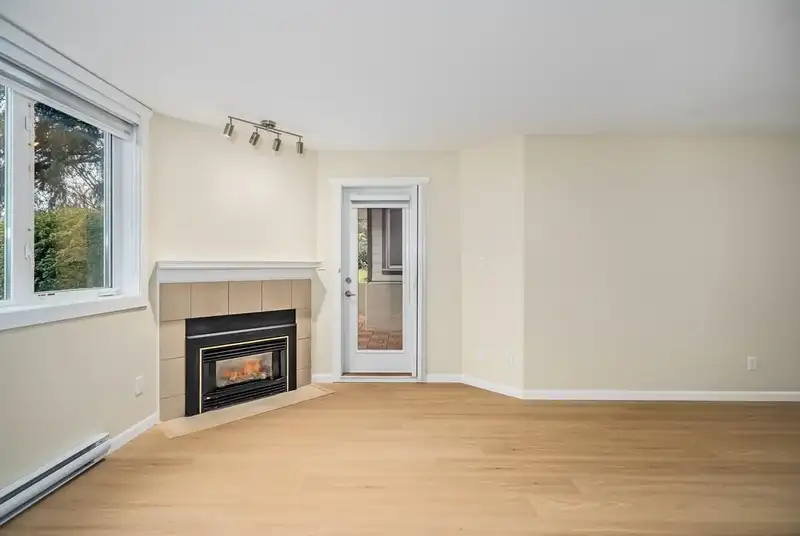 110 6707 SOUTHPOINT DRIVE - photo 4 of 38