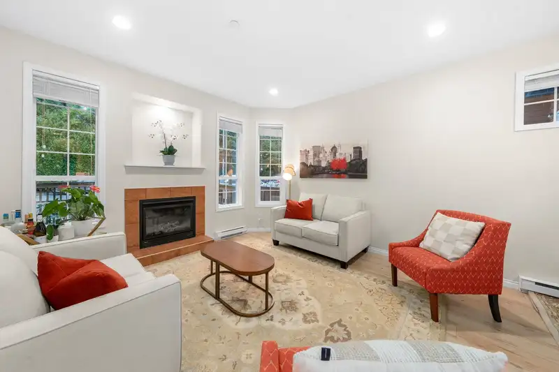 1263 W 16TH STREET - photo 3 of 40