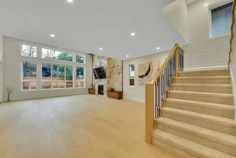 5712 16A AVENUE - photo 4 of 40