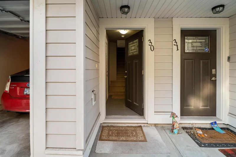 30 19525 73 AVENUE - photo 2 of 19