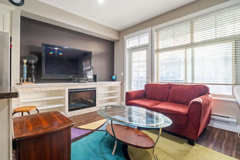 30 19525 73 AVENUE - photo 4 of 19