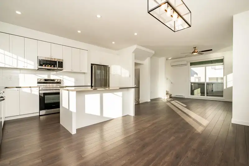 59 15487 99A AVENUE - photo 1 of 39