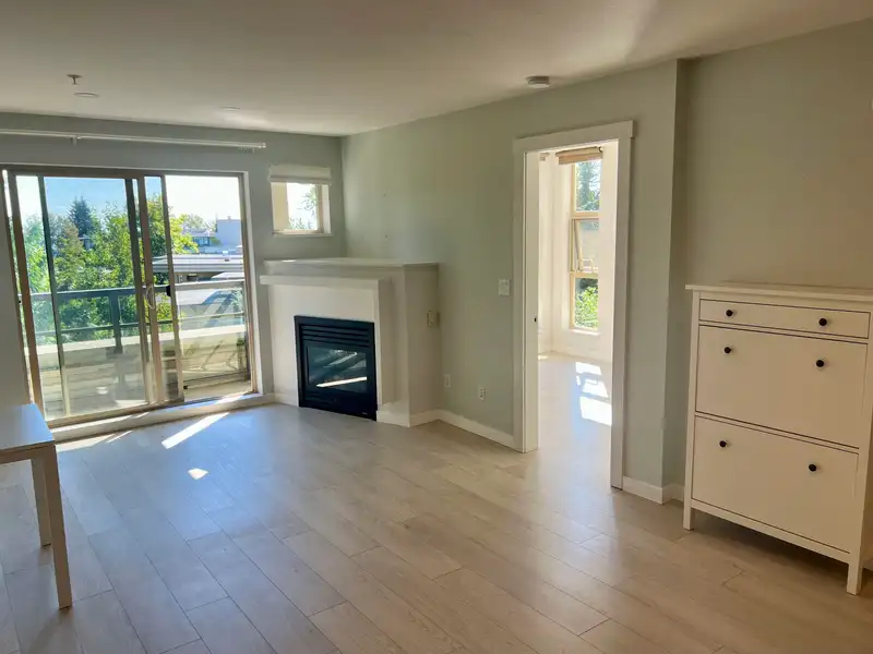 311 9329 UNIVERSITY CRESCENT - photo 2 of 30