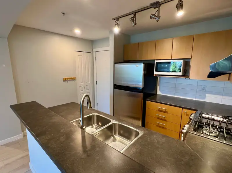 311 9329 UNIVERSITY CRESCENT - photo 4 of 30