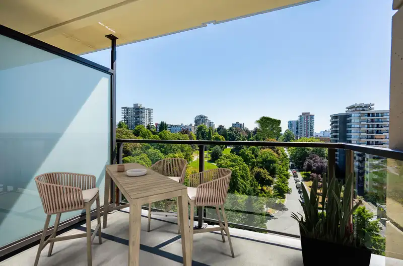 PH3 683 W VICTORIA PARK - photo 1 of 38