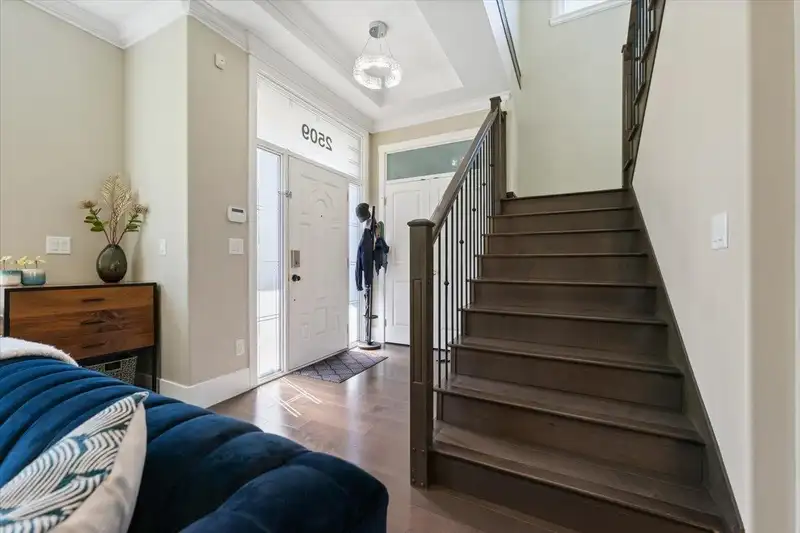 2509 MCGILL STREET - photo 3 of 40