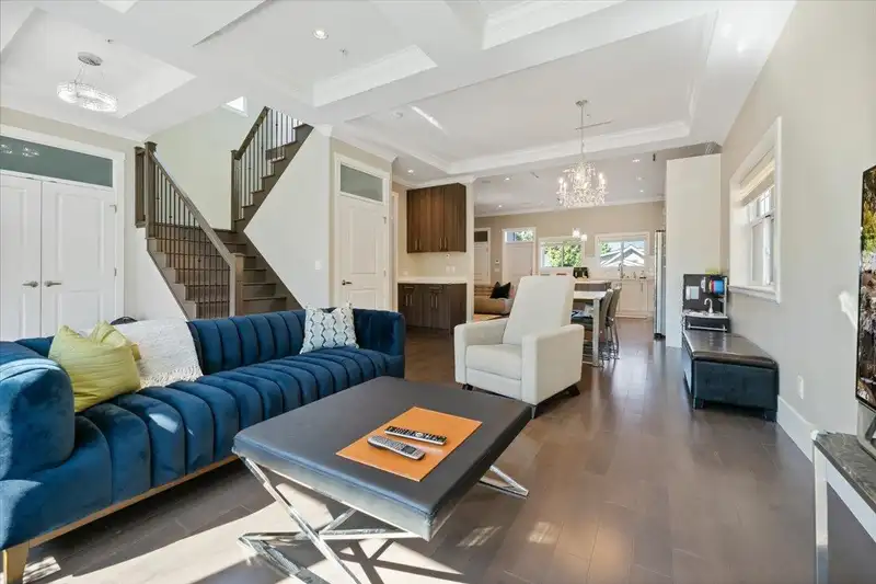 2509 MCGILL STREET - photo 4 of 40