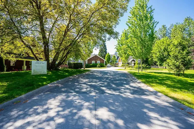7 15988 32 AVENUE - photo 2 of 33