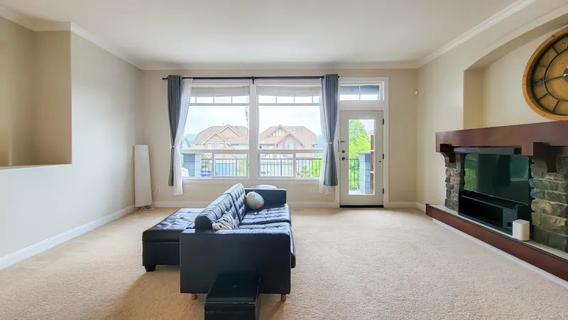 11382 154A STREET - photo 3 of 25