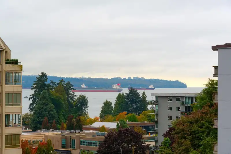 603 1425 ESQUIMALT AVENUE - photo 2 of 34