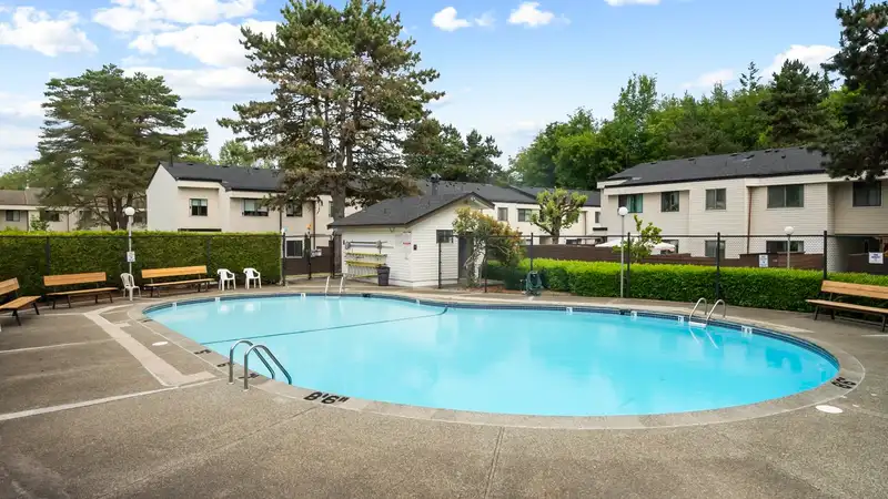 37 14111 104 AVENUE - photo 1 of 25