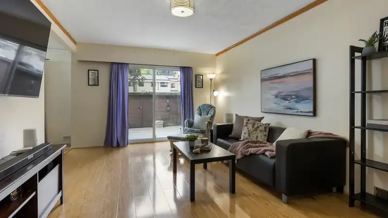 37 14111 104 AVENUE - photo 2 of 25