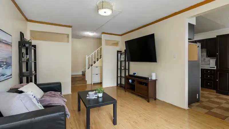37 14111 104 AVENUE - photo 3 of 25